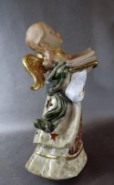 Ceramiczny Anioł z Książką-Lampionem w Kolorze Oliwkowo-Beżowym ze Złoceniami