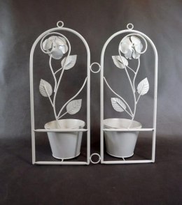 Podwójny Wiszący Kwietnik z Metaloplastyki w Stylu Prowansalskim z Motywem Róży