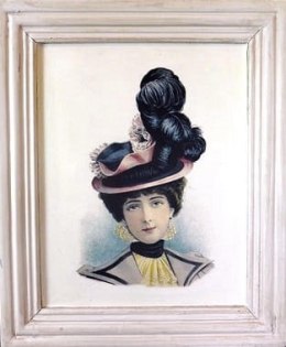 Serieczny Obraz Kobieta w Różowym Kapeluszu o Efekcie Postarzania, 32 x 38 cm