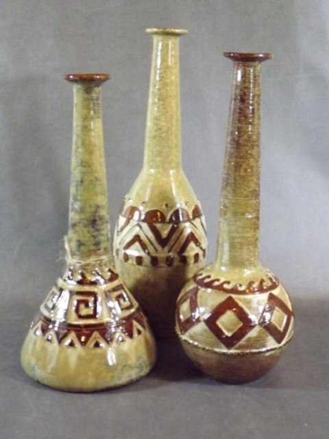 Wazon ceramiczny w kolorze piaskowym z brązowym szlakiem 42x12 cm