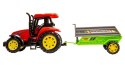 Traktor z przyczepą