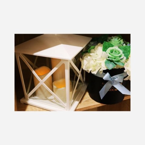 Biała Latarnia Dekoracyjna z Trzema Świecami LED GOLIAT