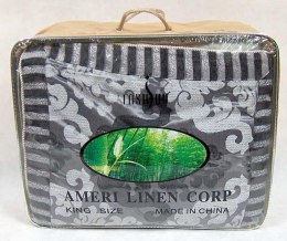 Elegancka Srebrna Narzuta Kaszmirowa z Satynowymi Motywami i Poszewkami na Poduszki