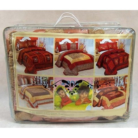 Gruba Narzuta na Łóżko w Kolorze Łososia z Satynowym Przeszyciem i Haftem - zestaw z Poduszkami